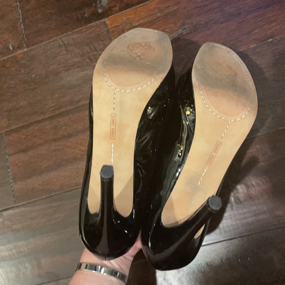 Gently Loved Vince Camuto Patent Heels - Picture 5 of 8